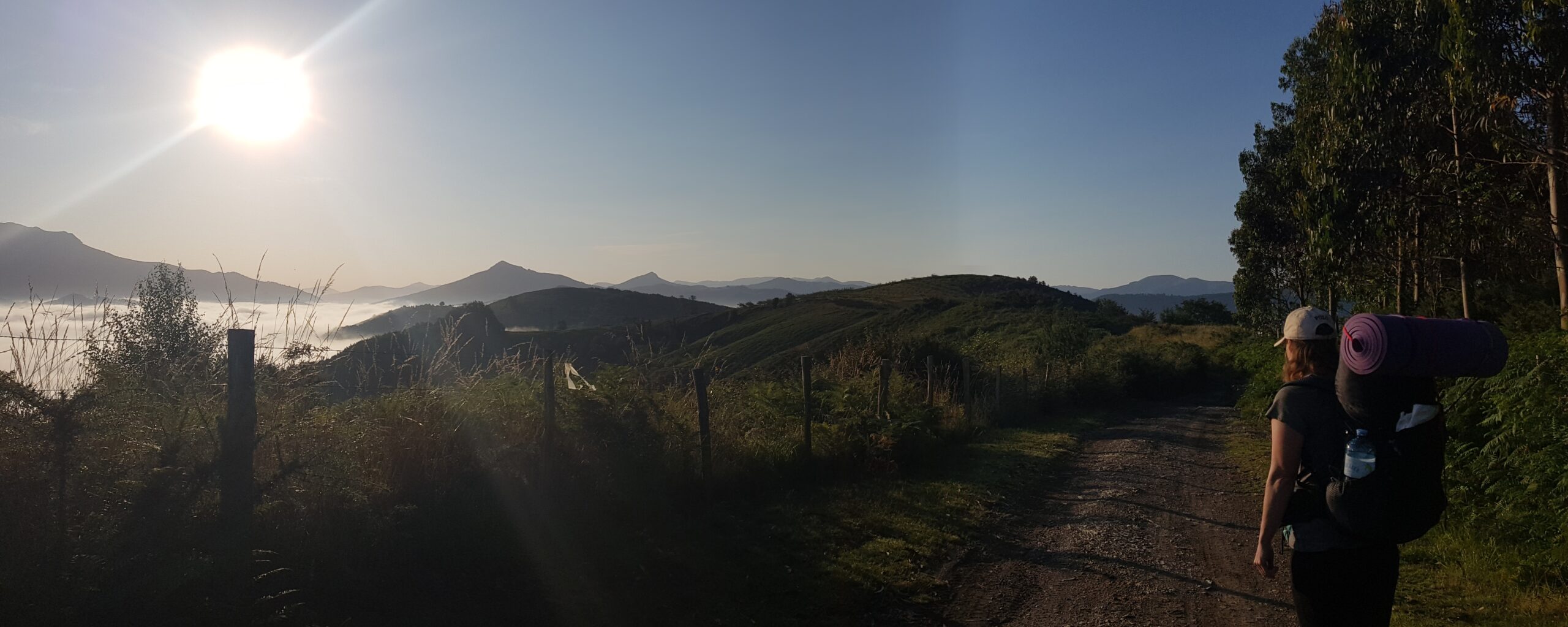 Wie eine Decke hat sich die Wolke über das Tal gelegt. Bera ist nicht mehr zu sehen.