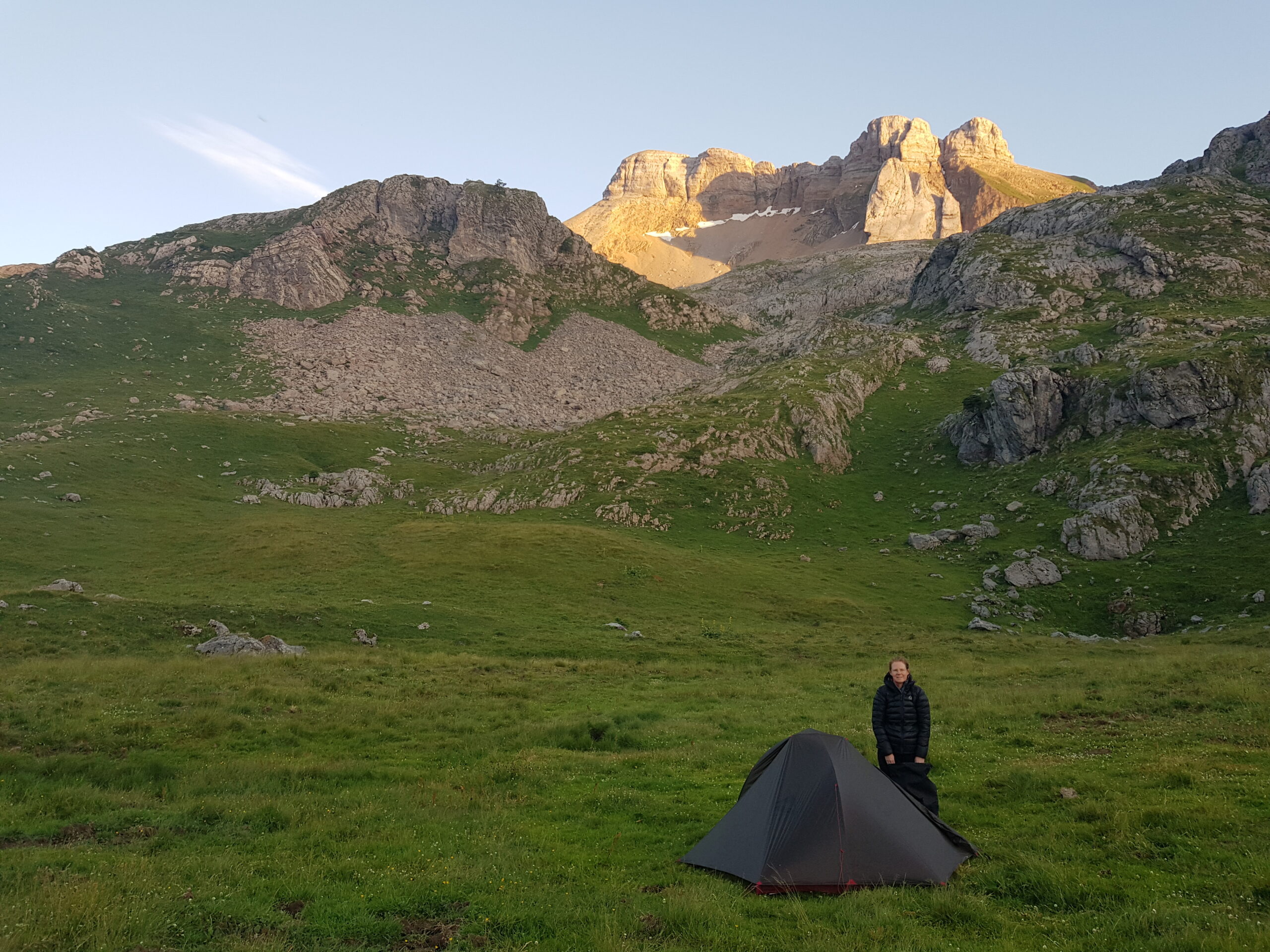 Nicht der allerbeste Zeltplatz mitten auf der Wiese