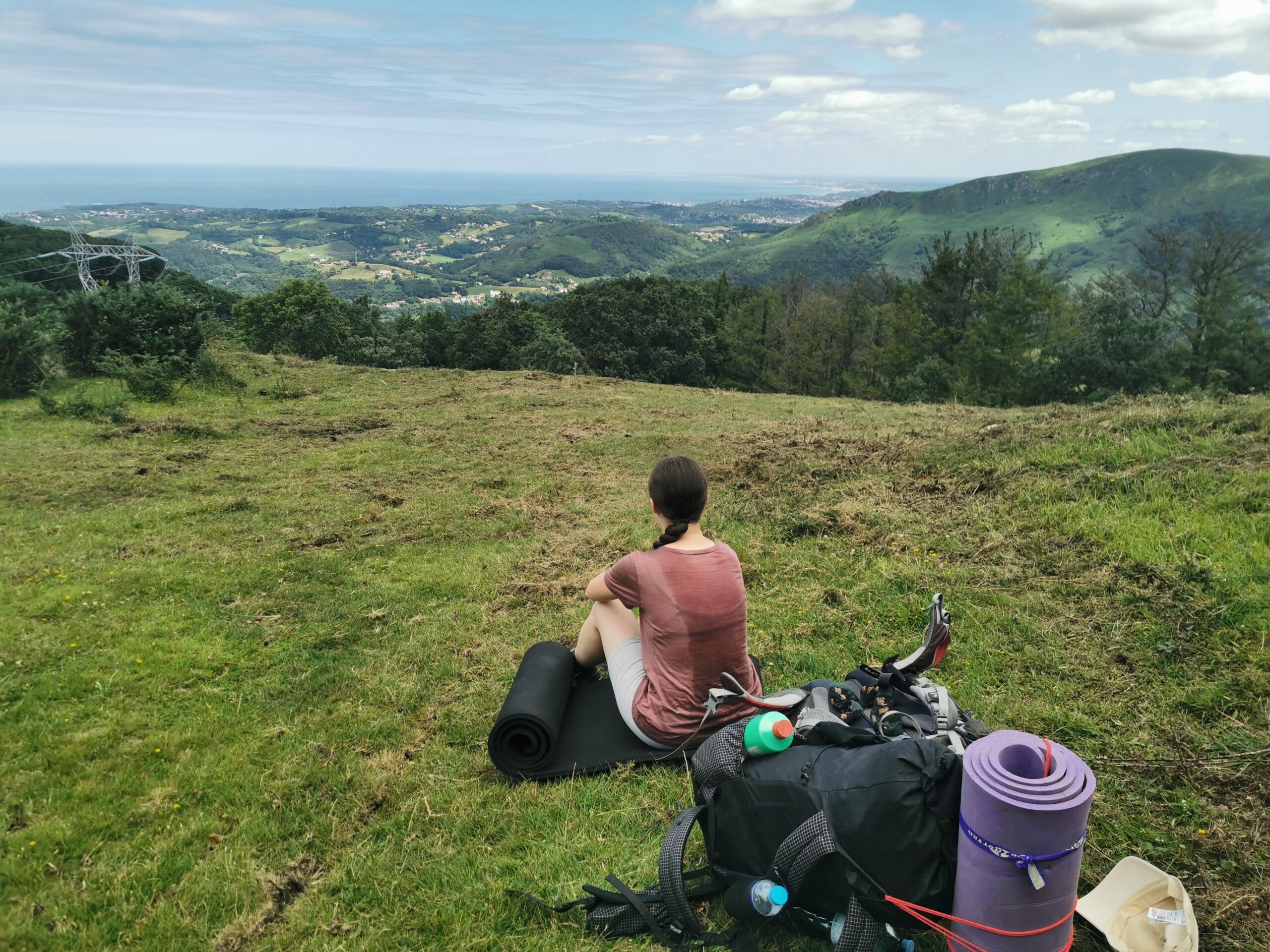 Mittagspause auf dem Berg und der letzte Blick aufs Meer