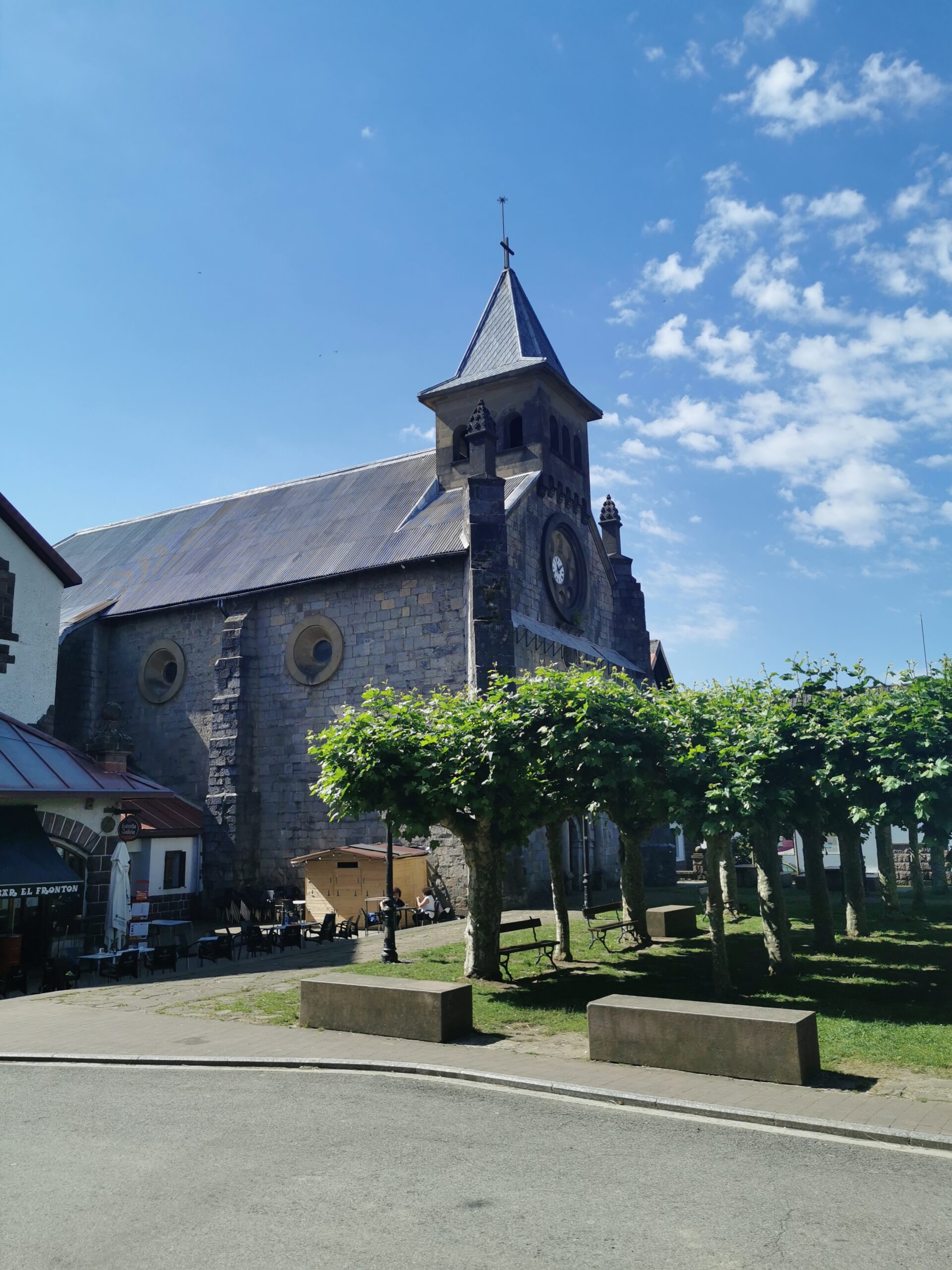 Kirche in Auritz/Burguete. Leider ist sie abgeschlossen.